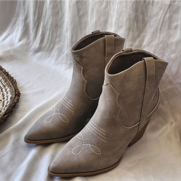 🆕The Tasha// Grey western style boot soft vegan leather - Picture 9 of 9